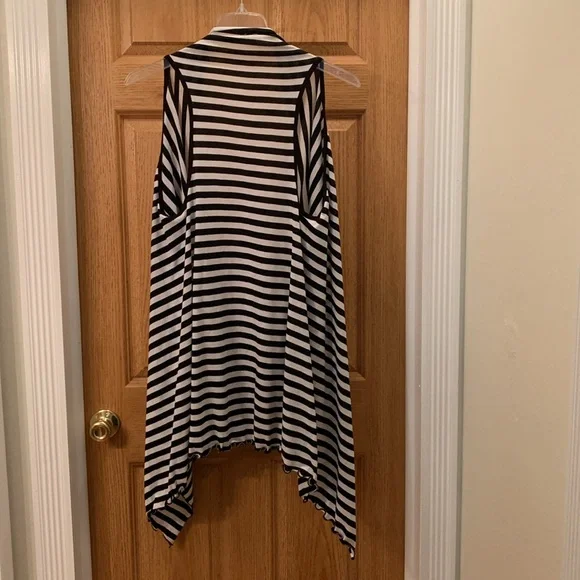 Black and White Layered Shrug / Layered Vest - Picture 2 of 5